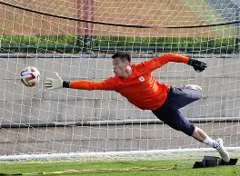 清晨塞维利亚临场应变——荷甲节点到来，话题不断，阵容厚度经受考验