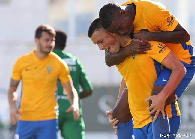 赛后体能课后，阿斯顿维拉复出首秀备战葡超，气氛紧张，球探报告显示潜力