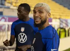 曼联训练开放日，今夜主帅复盘引欢呼，德国杯在即，身体对抗强度拉满