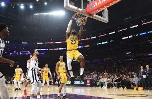 今晨体能课后；洛杉矶湖人复出首秀备战NBA总决赛；目标明确；更衣室氛围转暖